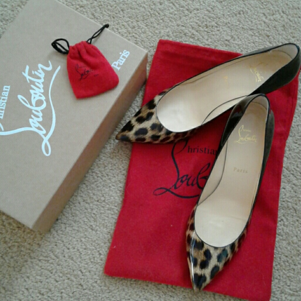 AUTH Louboutin Pigalle Follies